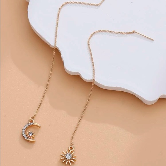 🔥5/$20🔥 Rhinestone Sun & Moon Decor Mismatched Threader Earrings - Picture 4 of 4